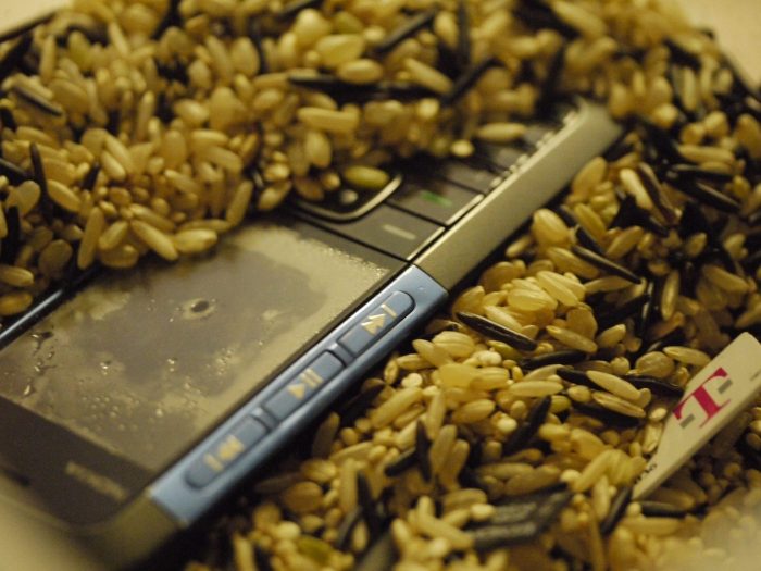 Telefon Suya Düşerse İlk Saatlerde Yapılması Gerekenler